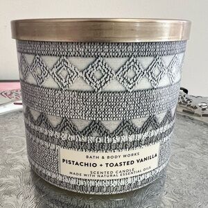 Bath & Body Works Pistachio Toasted Vanilla Scented Candle